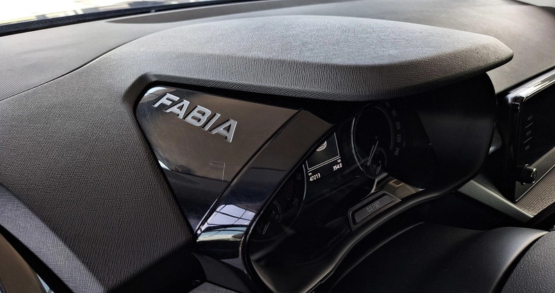 Skoda Fabia cena 66900 przebieg: 47213, rok produkcji 2022 z Węgrów małe 781